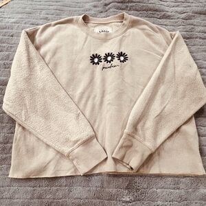 League Collegiate Wear Purdue University Daisy Embroidered Sweatshirt Medium